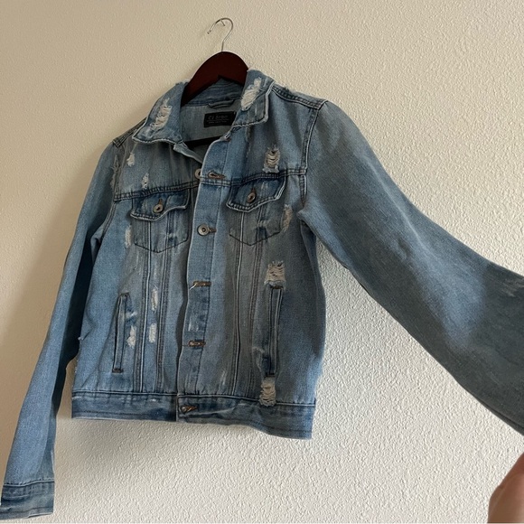 Women's Denim Distressed Jean Jacket Size Medium - Picture 7 of 10